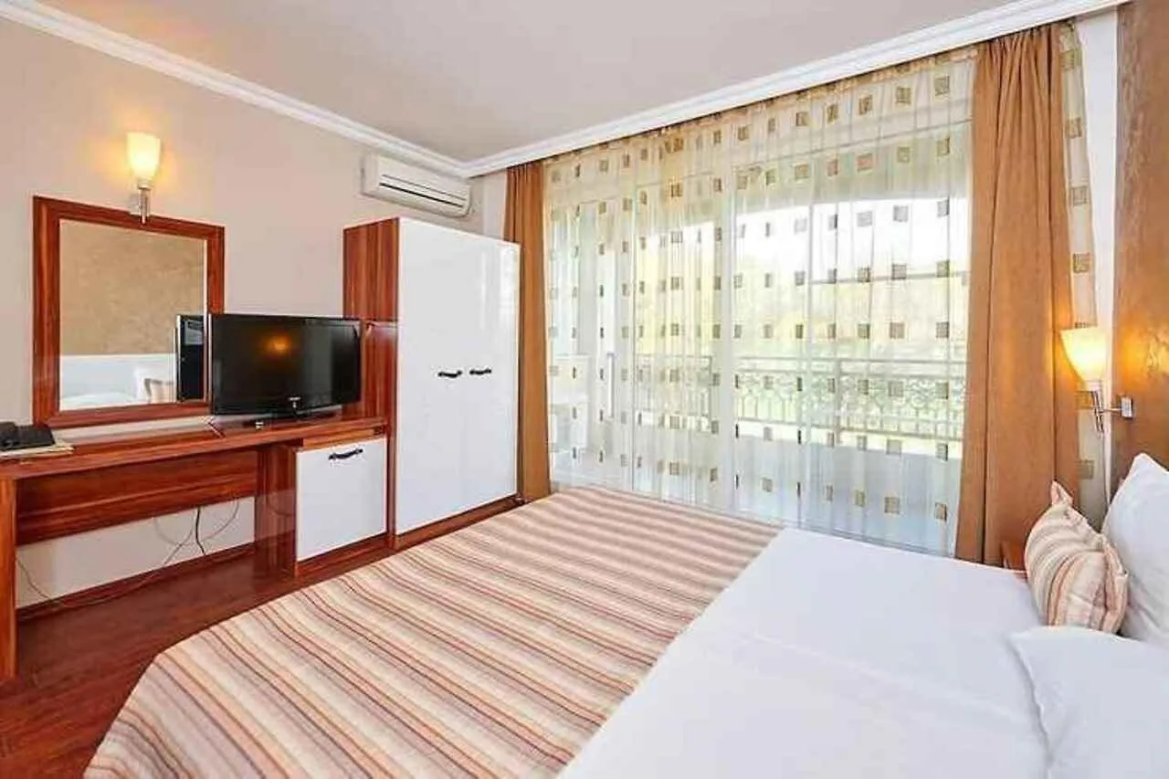 Penelope Palace Pomorie 3*,